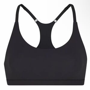 SKIMS FITS EVERYBODY
RACERBACK SCOOP BRALETTE ONYX S